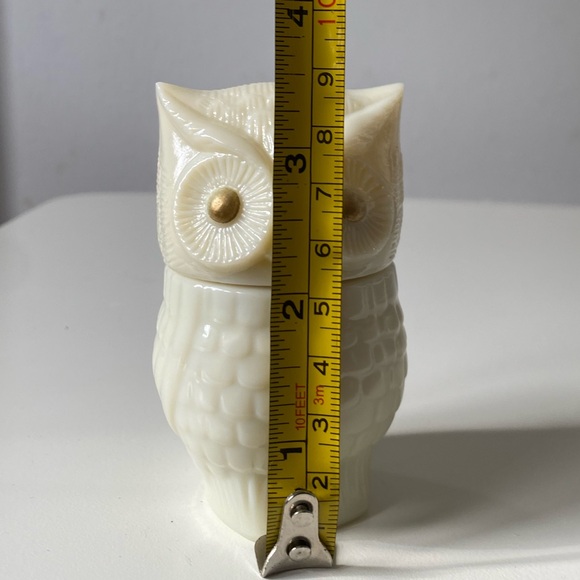 Vintage AVON Milk Glass Cream Owl Satchet Figurine - Picture 6 of 11